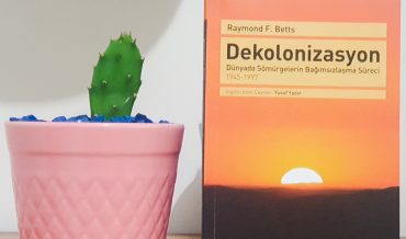 Raymond F. Betts – Dekolonizasyon